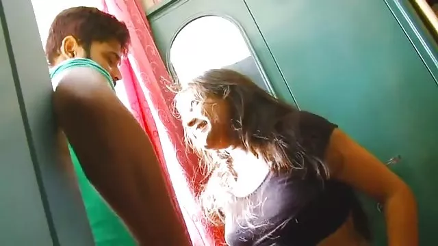 गर्म अश्लील कोई पंजीकरण  सेक्सी लड़कियां धोने और चबाना शॉवर ब्लू पिक्चर नंगी मूवी में